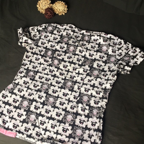 Animal Print Scrub Top 🐑 - Picture 4 of 4